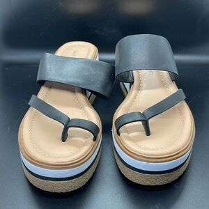 Lucky Brand Theda Upper Black Leather 2.5” Wedge Sandals. Size 6.5. D750…